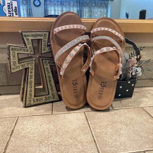 NEW Fun & Beautiful Asymmetrical Blush Jeweled Studded Slide Sandals Size 9 Med